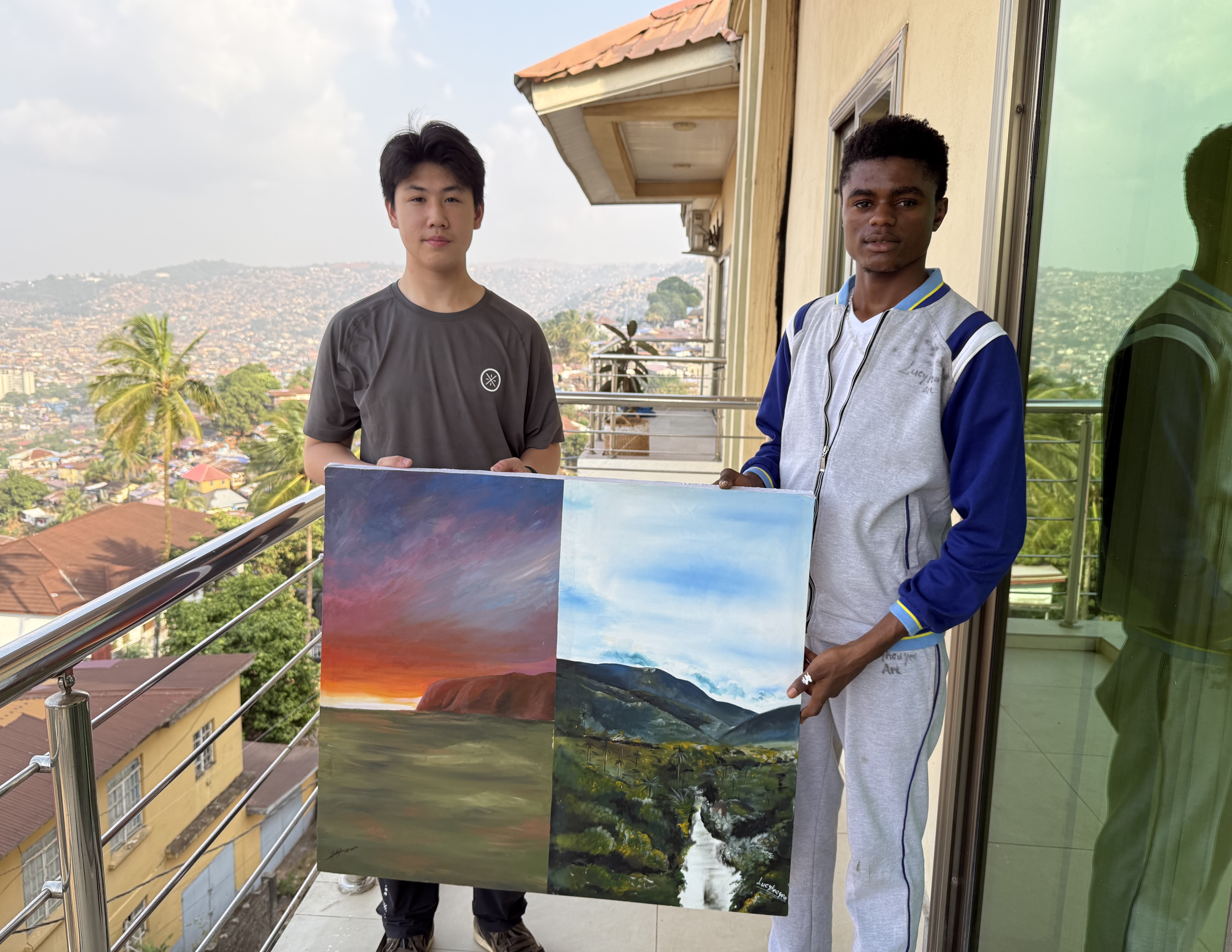 Baby Zebra founder Jacky Chang collaborated with Sierra Leonean youth artist Aruna Kanu on the joint creation: ‘Uluru Meets Lion Mountain’. 12 January 2025